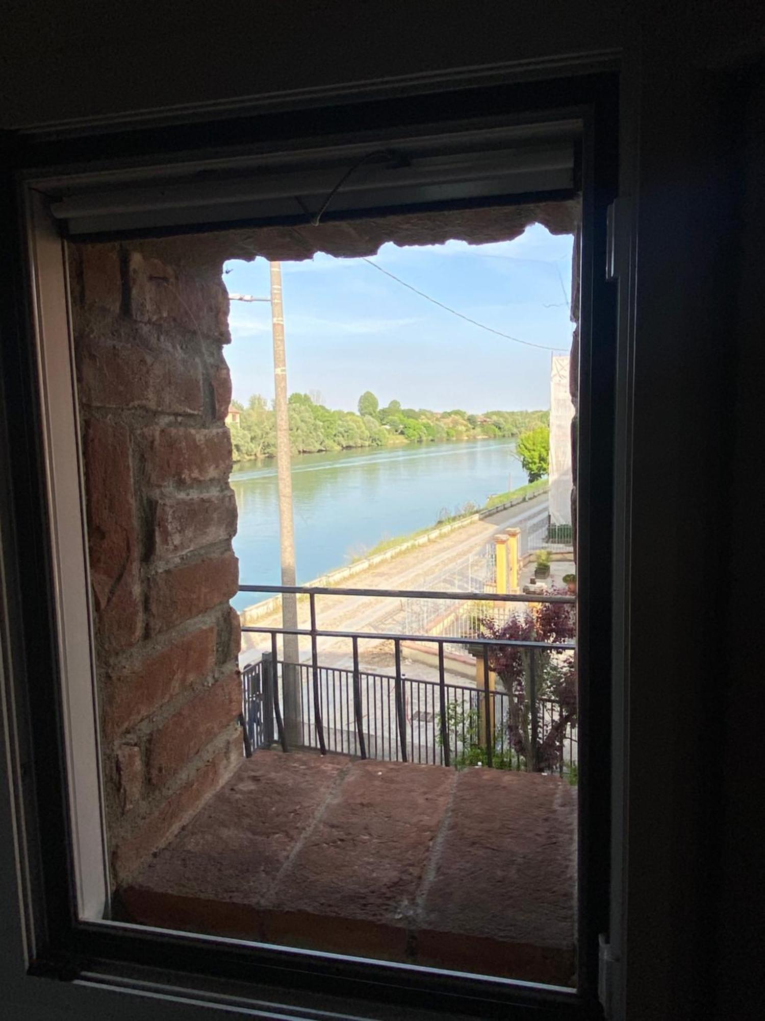 Domus Lungo Ticino Apartment Pavia Luaran gambar